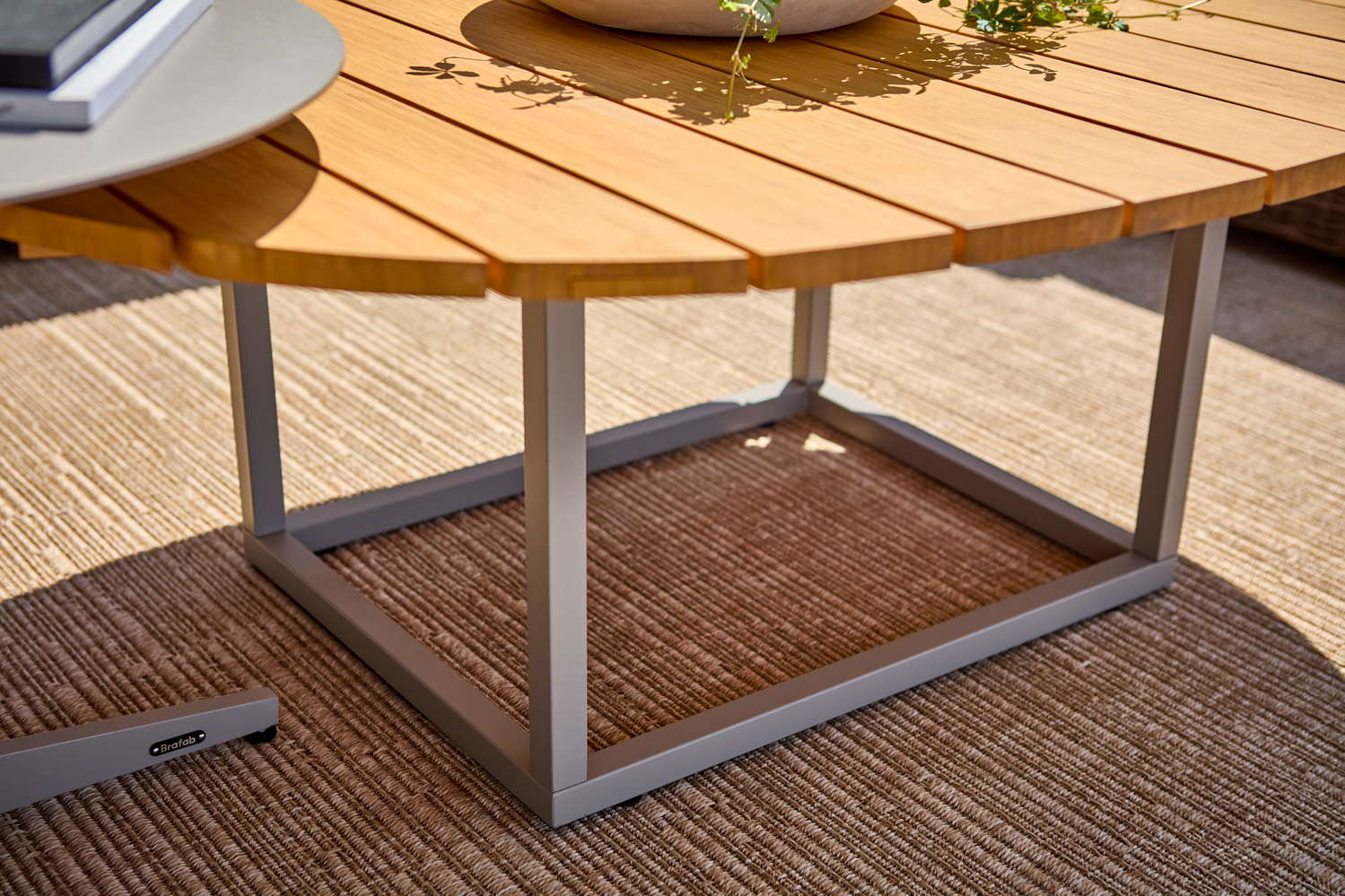 Olive table salon Khaki/Bamboo