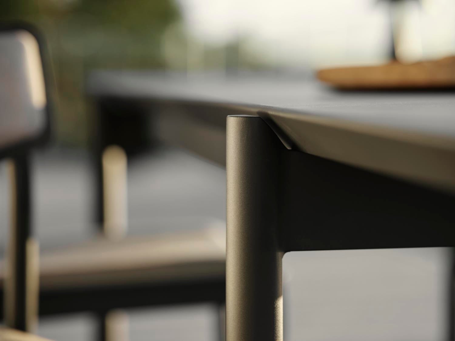 B45 table à manger Anthracite